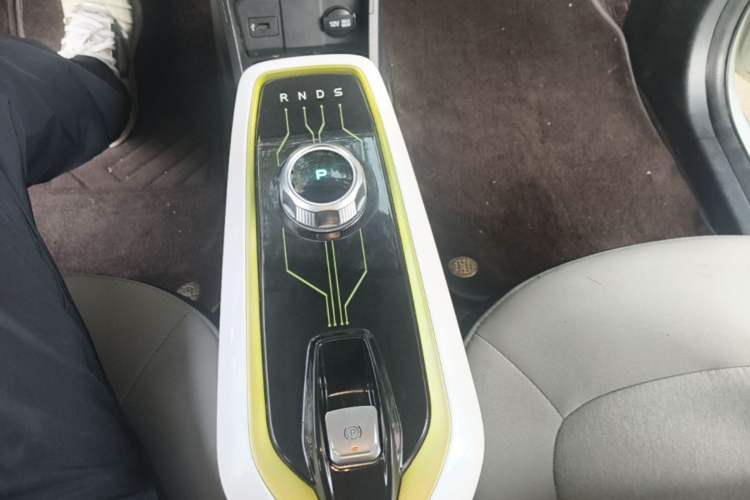 Used CHANGAN Benni E-Star 2022 Qingxin Edition Colorful Model Lithium Iron Phosphate Gear Lever
