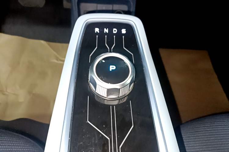Used CHANGAN Benni E-Star 2022 Qingxin Edition Colorful Model Lithium Iron Phosphate Gear Lever
