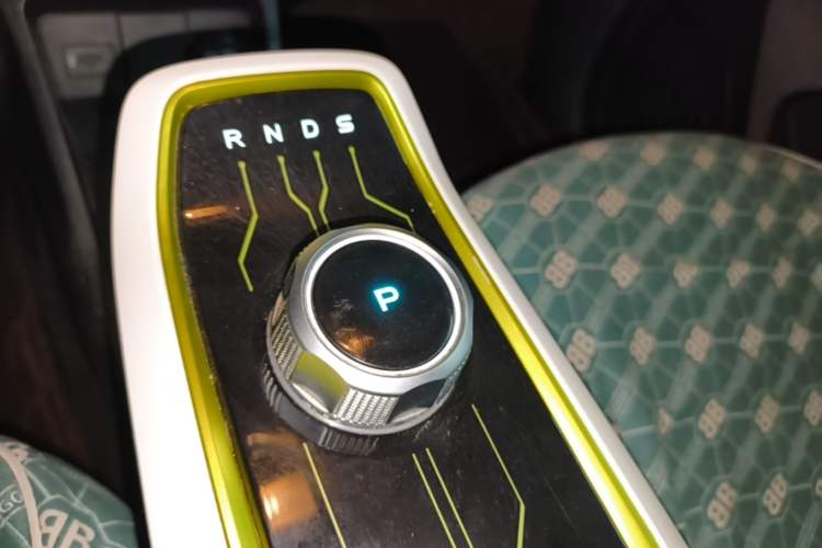 Used CHANGAN Benni E-Star 2022 Qingxin Edition Colorful Model Lithium Iron Phosphate Gear Lever