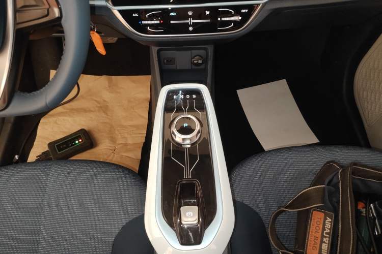 Used CHANGAN Benni E-Star 2022 Qingxin Edition Colorful Model Lithium Iron Phosphate Gear Lever