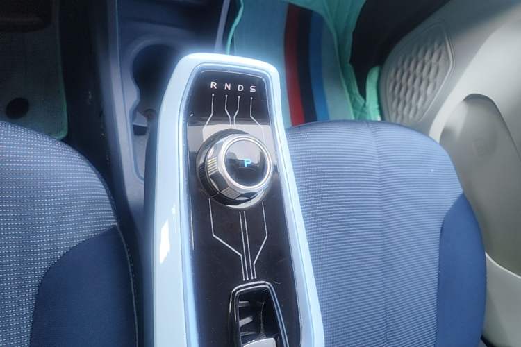 Used CHANGAN Benni E-Star 2022 Qingxin Edition Colorful Model Lithium Iron Phosphate Gear Lever