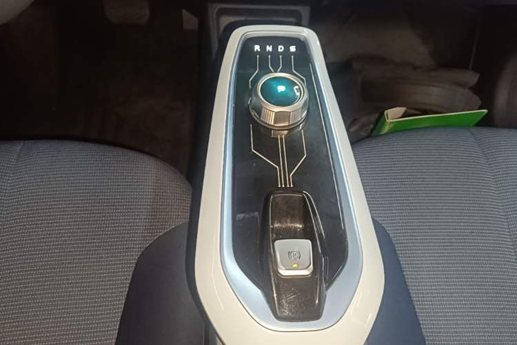 Used CHANGAN Benni E-Star 2022 Qingxin Edition Colorful Model Lithium Iron Phosphate Gear Lever