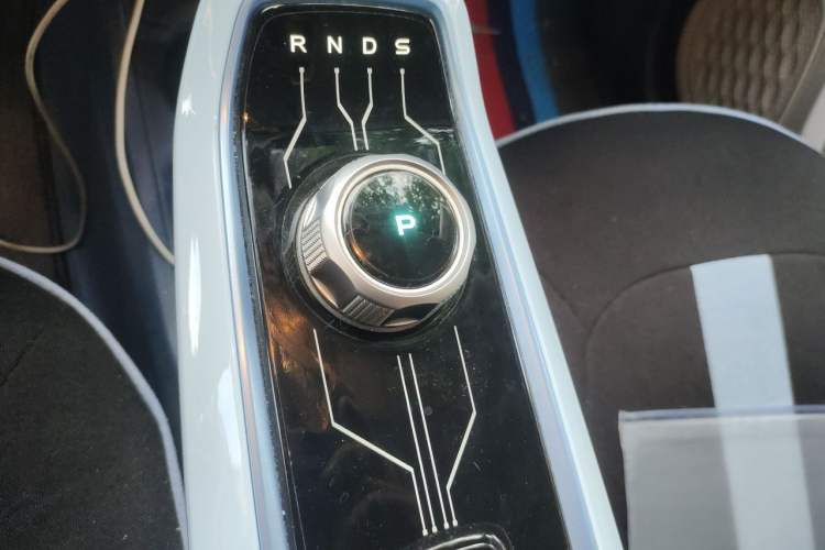 Used CHANGAN Benni E-Star 2022 Charming Edition Colorful Model Lithium Iron Phosphate Gear Lever