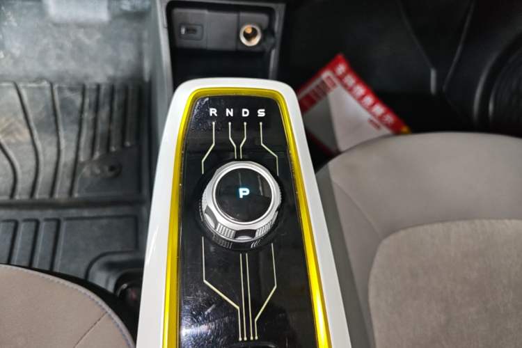 Used CHANGAN Benni E-Star 2022 Qingxin Edition Colorful Model Lithium Iron Phosphate Gear Lever