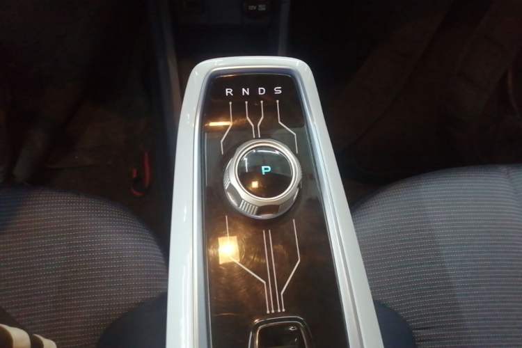 Used CHANGAN Benni E-Star 2022 Charming Edition Colorful Model Lithium Iron Phosphate Gear Lever