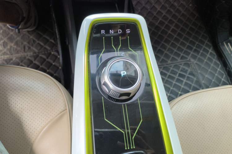 Used CHANGAN Benni E-Star 2022 Charming Edition Colorful Model Lithium Iron Phosphate Gear Lever