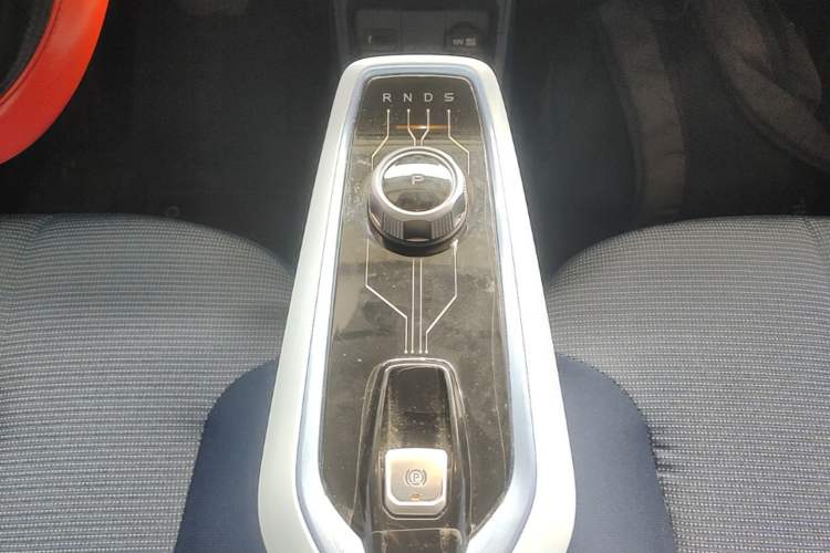 Used CHANGAN Benni E-Star 2022 Qingxin Edition Colorful Model Lithium Iron Phosphate Gear Lever