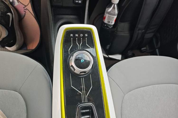 Used CHANGAN Benni E-Star 2022 Qingxin Edition Colorful Model Lithium-NMC Gear Lever