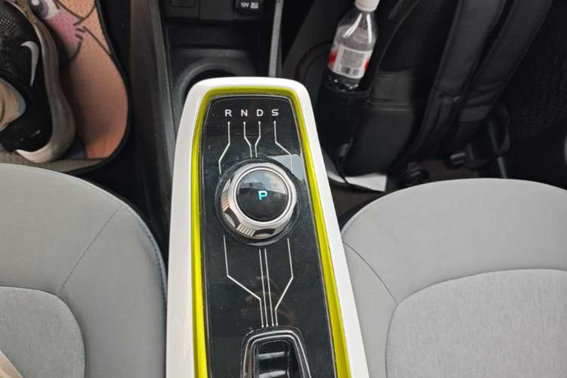 Used CHANGAN Benni E-Star 2022 Qingxin Edition Colorful Model Lithium-NMC Gear Lever