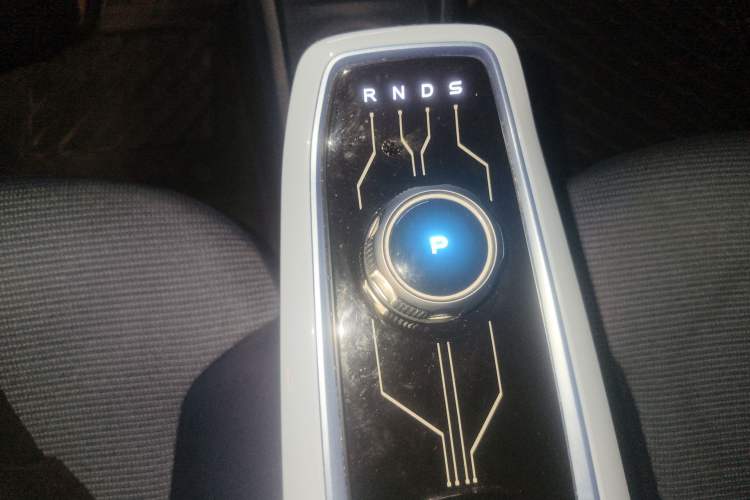 Used CHANGAN Benni E-Star 2022 Qingxin Edition Colorful Model Lithium Iron Phosphate Gear Lever