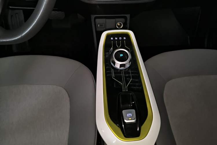Used CHANGAN Benni E-Star 2022 Qingxin Edition Colorful Model Lithium Iron Phosphate Gear Lever