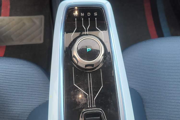 Used CHANGAN Benni E-Star 2022 Qingxin Edition Colorful Model Lithium Iron Phosphate Gear Lever