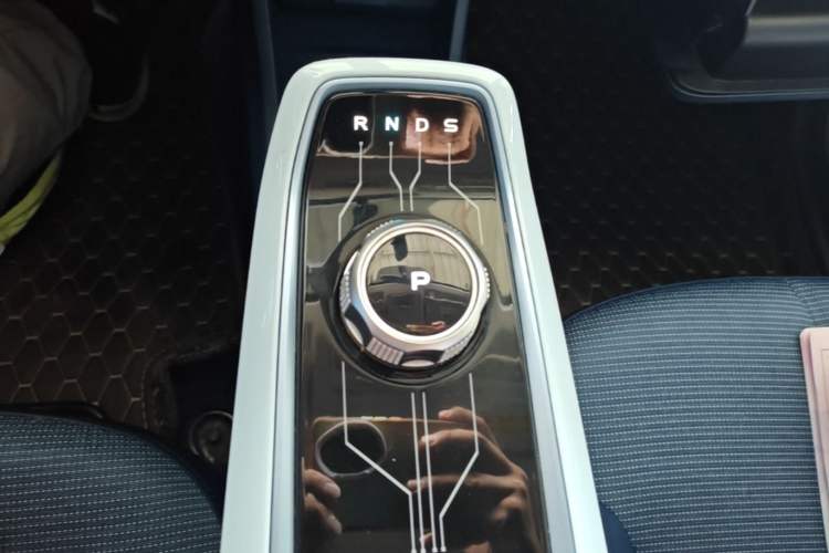 Used CHANGAN Benni E-Star 2022 Qingxin Edition Colorful Model Lithium Iron Phosphate Gear Lever
