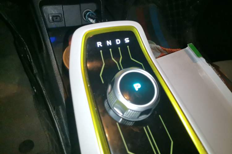 Used CHANGAN Benni E-Star 2022 Qingxin Edition Colorful Model Lithium Iron Phosphate Gear Lever