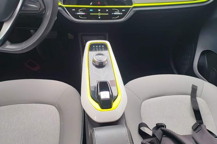 Used CHANGAN Benni E-Star 2022 Qingxin Edition Colorful Model Lithium Iron Phosphate Gear Lever