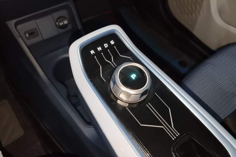Used CHANGAN Benni E-Star 2022 Qingxin Edition Colorful Model Lithium Iron Phosphate Gear Lever