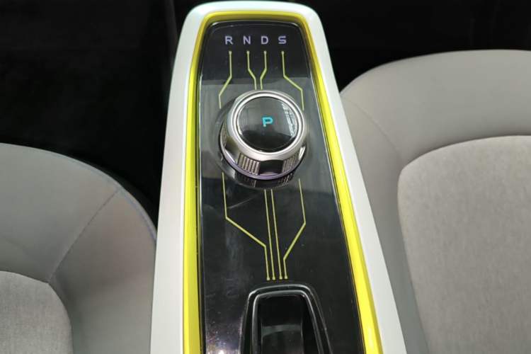 Used CHANGAN Benni E-Star 2022 Qingxin Edition Colorful Model Lithium Iron Phosphate Gear Lever