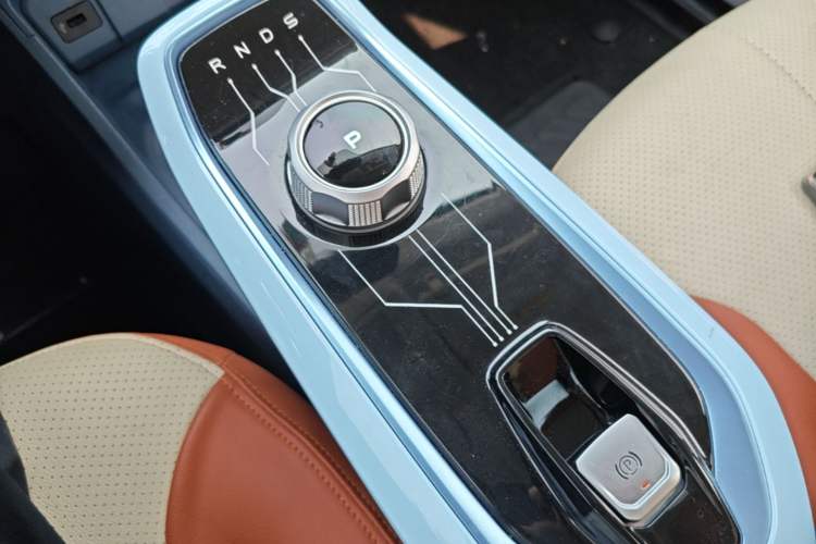 Used CHANGAN Benni E-Star 2022 Qingxin Edition Colorful Model Lithium Iron Phosphate Gear Lever