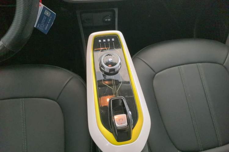 Used CHANGAN Benni E-Star 2022 Qingxin Edition Colorful Model Lithium Iron Phosphate Gear Lever