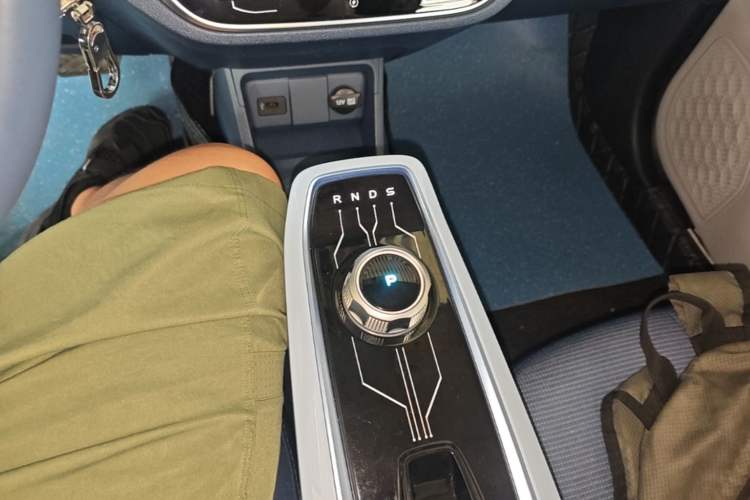Used CHANGAN Benni E-Star 2022 Charming Edition Colorful Model Lithium Iron Phosphate Gear Lever