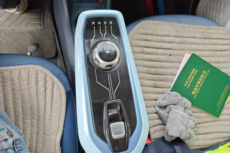 Used CHANGAN Benni E-Star 2022 Charming Edition Colorful Model Lithium Iron Phosphate Gear Lever