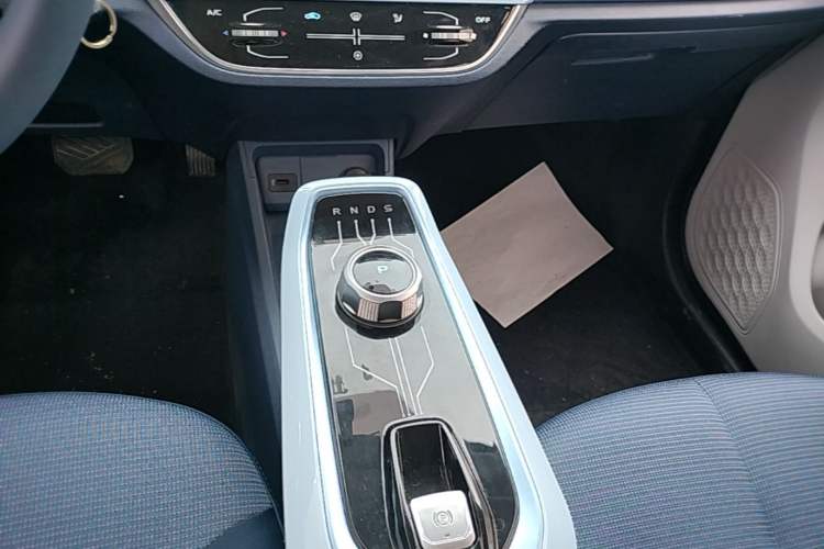 Used CHANGAN Benni E-Star 2022 Qingxin Edition Colorful Model Lithium Iron Phosphate Gear Lever