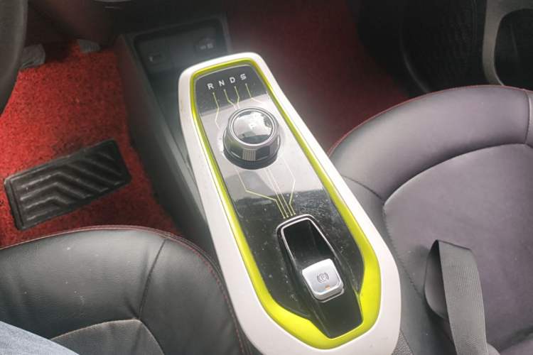 Used CHANGAN Benni E-Star 2022 Charming Edition Colorful Model Lithium Iron Phosphate Gear Lever