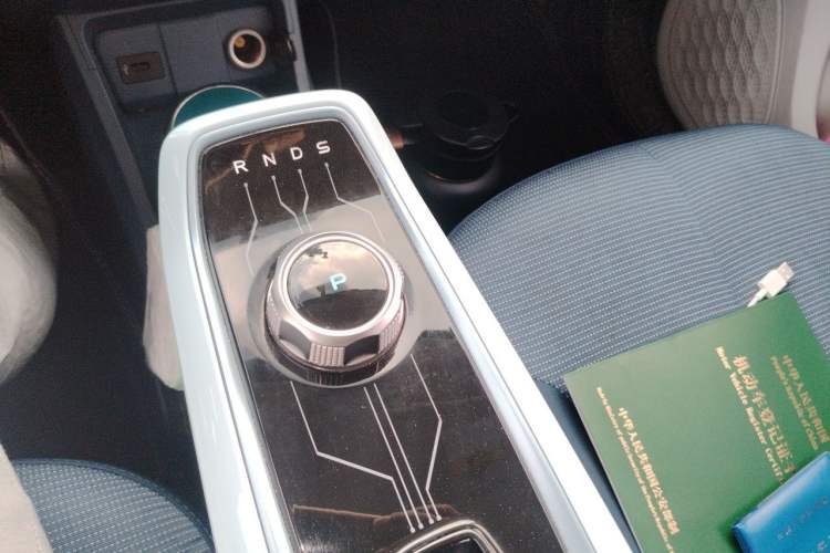 Used CHANGAN Benni E-Star 2022 Qingxin Edition Colorful Model Lithium Iron Phosphate Gear Lever