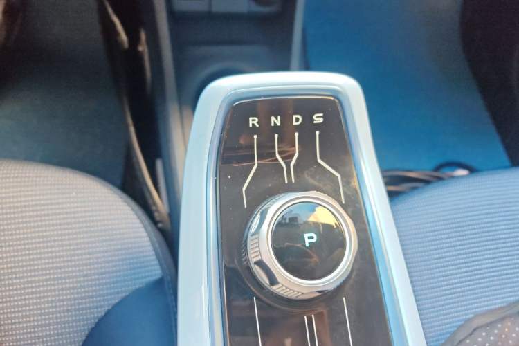 Used CHANGAN Benni E-Star 2022 Charming Edition Colorful Model Lithium Iron Phosphate Gear Lever