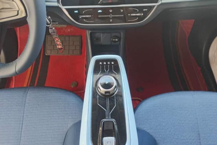 Used CHANGAN Benni E-Star 2022 Qingxin Edition Colorful Model Lithium-NMC Gear Lever