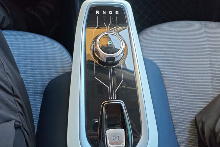 Used CHANGAN Benni E-Star 2022 Charming Edition Colorful Model Lithium Iron Phosphate Gear Lever