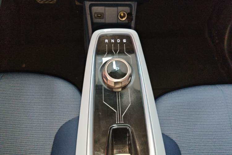Used CHANGAN Benni E-Star 2022 Qingxin Edition Colorful Model Lithium Iron Phosphate Gear Lever