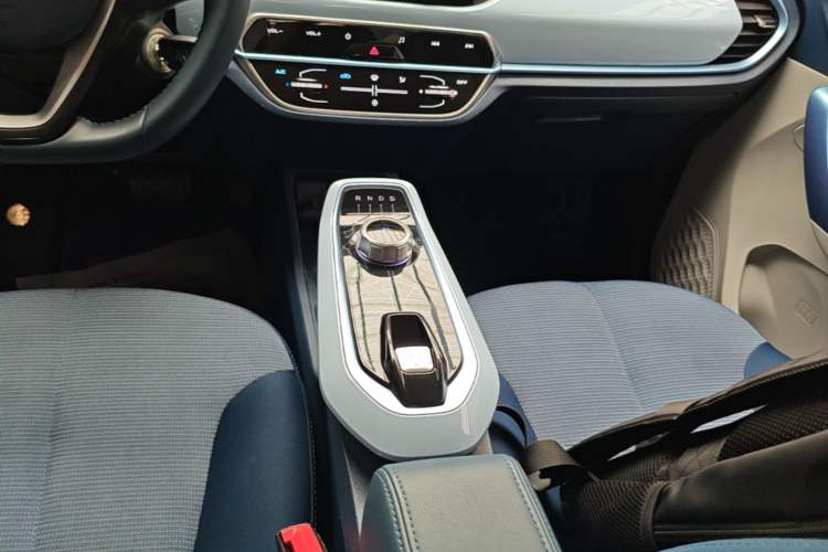 Used CHANGAN Benni E-Star 2022 Qingxin Edition Colorful Model Lithium Iron Phosphate Gear Lever