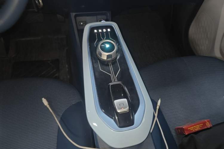 Used CHANGAN Benni E-Star 2022 Charming Edition Colorful Model Lithium-Ion Battery Gear Lever