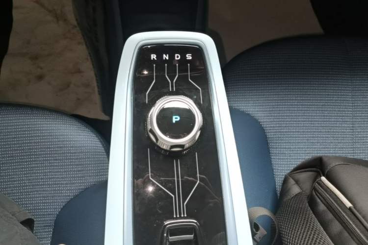 Used CHANGAN Benni E-Star 2022 Qingxin Edition Colorful Model Lithium-NMC Gear Lever