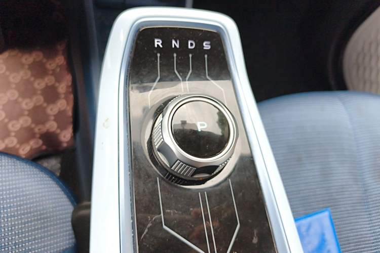 Used CHANGAN Benni E-Star 2022 Qingxin Edition Colorful Model Lithium-NMC Gear Lever
