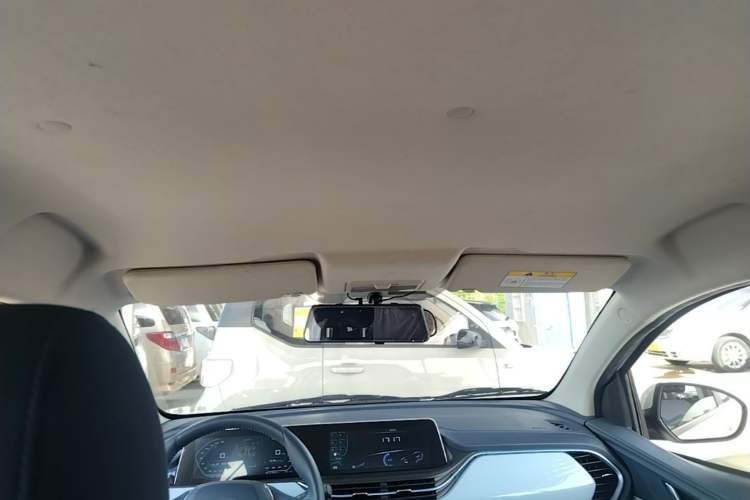 Used CHANGAN Benni E-Star 2022 Qingxin Edition Colorful Model Lithium Iron Phosphate Headliner