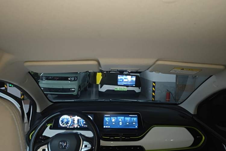 Used CHANGAN Benni E-Star 2022 Charming Edition Colorful Model Lithium Iron Phosphate Headliner