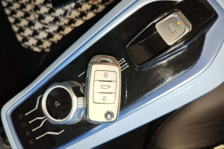 Used CHANGAN Benni E-Star 2022 Charming Edition Colorful Model Lithium Iron Phosphate Interior 1