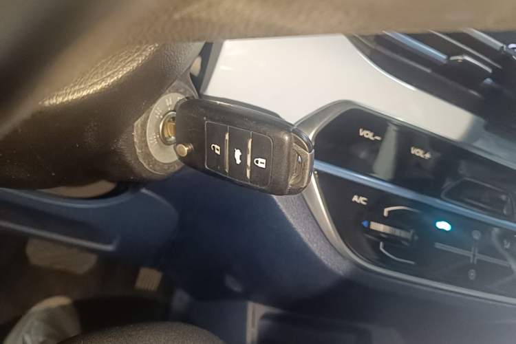 Used CHANGAN Benni E-Star 2022 Qingxin Edition Colorful Model Lithium Iron Phosphate Interior 1