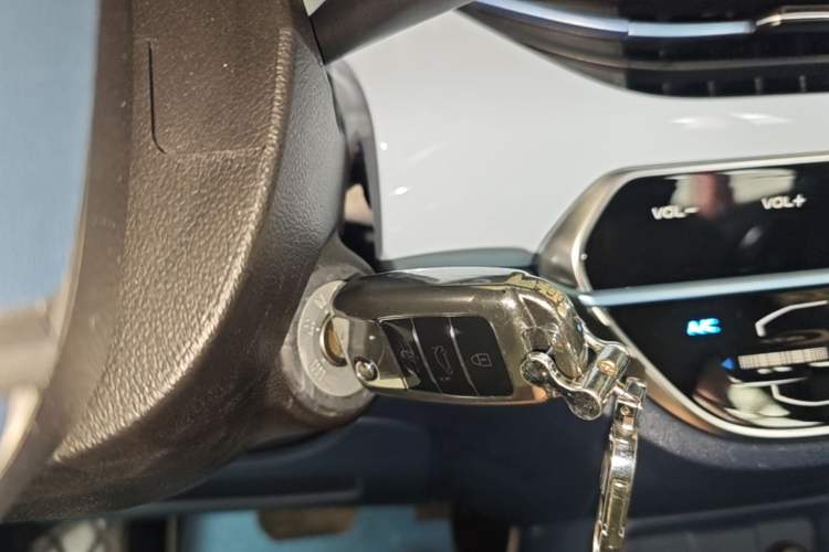 Used CHANGAN Benni E-Star 2022 Charming Edition Colorful Model Lithium Iron Phosphate Interior 1