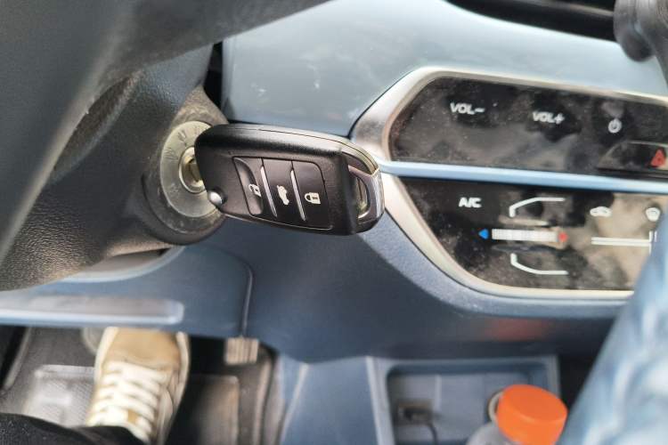 Used CHANGAN Benni E-Star 2022 Qingxin Edition Colorful Model Lithium Iron Phosphate Interior 1