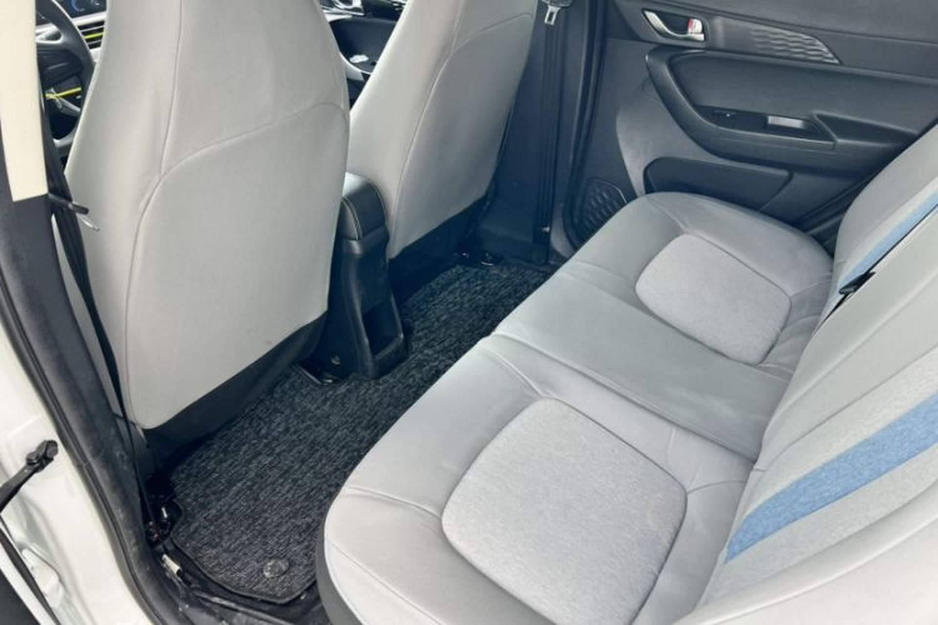 Used CHANGAN Benni E-Star 2022 Qingxin Edition Colorful Model Lithium Iron Phosphate Interior 2