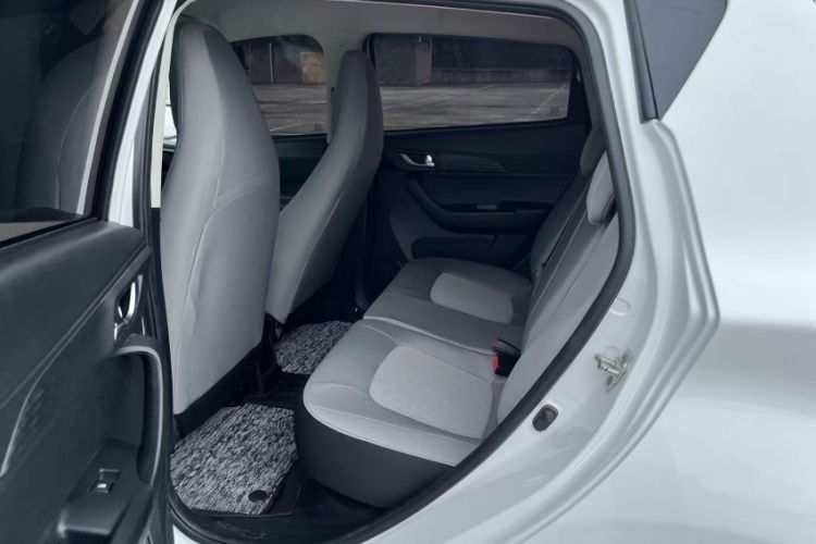 Used CHANGAN Benni E-Star 2022 Qingxin Edition Colorful Model Lithium Iron Phosphate Interior 3