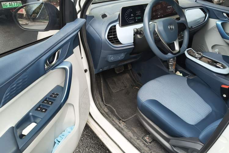 Used CHANGAN Benni E-Star 2022 Qingxin Edition Colorful Model Lithium Iron Phosphate Interior 3