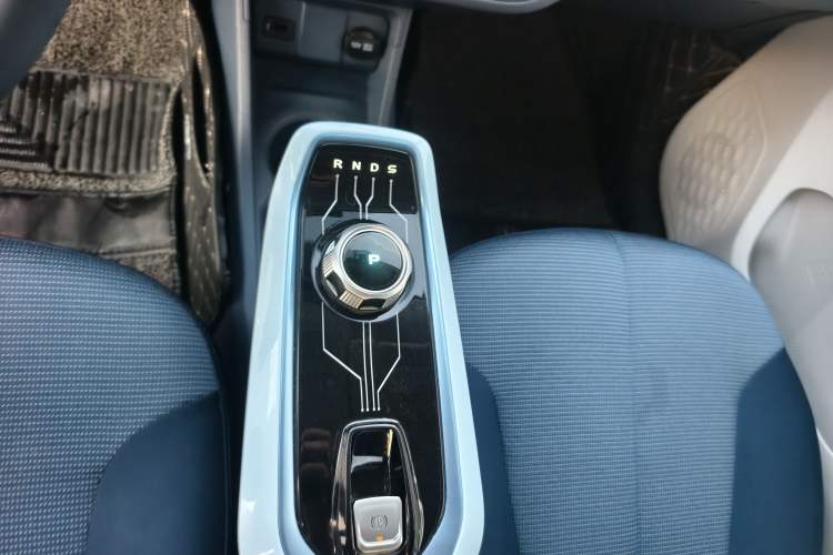 Used CHANGAN Benni E-Star 2022 Qingxin Edition Colorful Model Lithium Iron Phosphate Interior 5