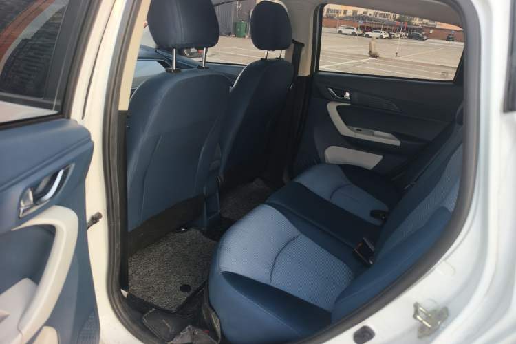 Used CHANGAN Benni E-Star 2022 Qingxin Edition Colorful Model Lithium Iron Phosphate Interior 6