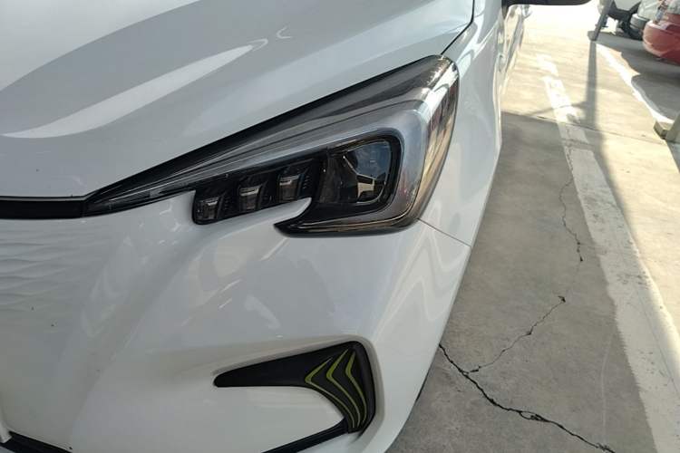 Used CHANGAN Benni E-Star 2022 Qingxin Edition Colorful Model Lithium Iron Phosphate Left Front Headlight