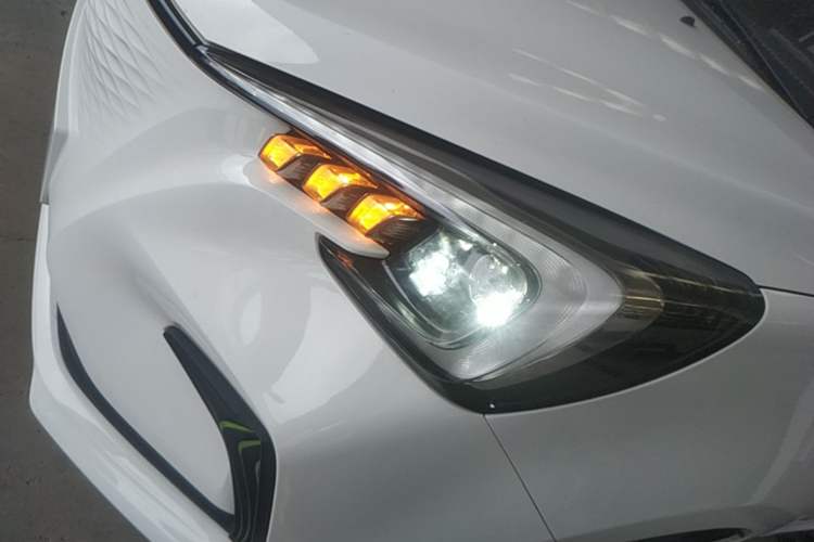 Used CHANGAN Benni E-Star 2022 Charming Edition Colorful Model Lithium-Ion Battery Left Front Headlight