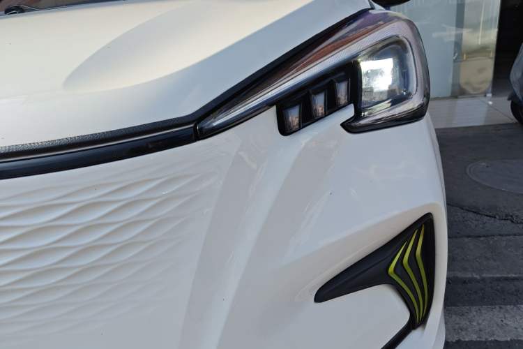 Used CHANGAN Benni E-Star 2022 Qingxin Edition Colorful Model Lithium-NMC Left Front Headlight